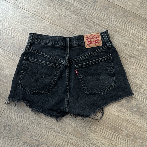 Levi’s 501 shorts black distressed denim size 27 - Picture 3 of 4